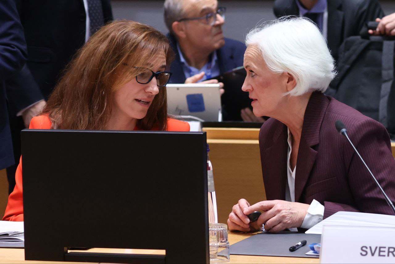 La ministra de Sanidad, Mónica García, reunida en Bruselas.