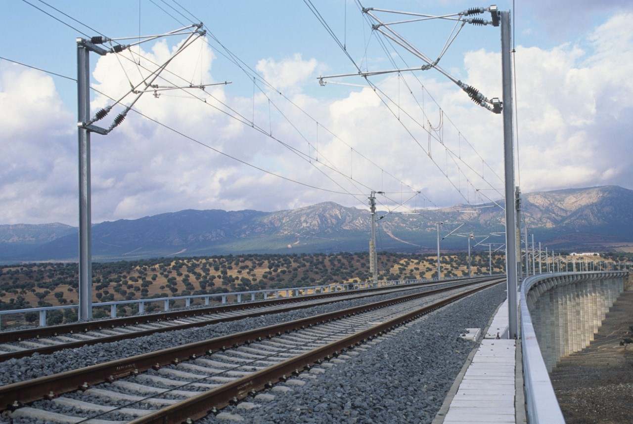 Infraestructura de la línea de alta velocidad Madrid-Sevilla. / ADIF