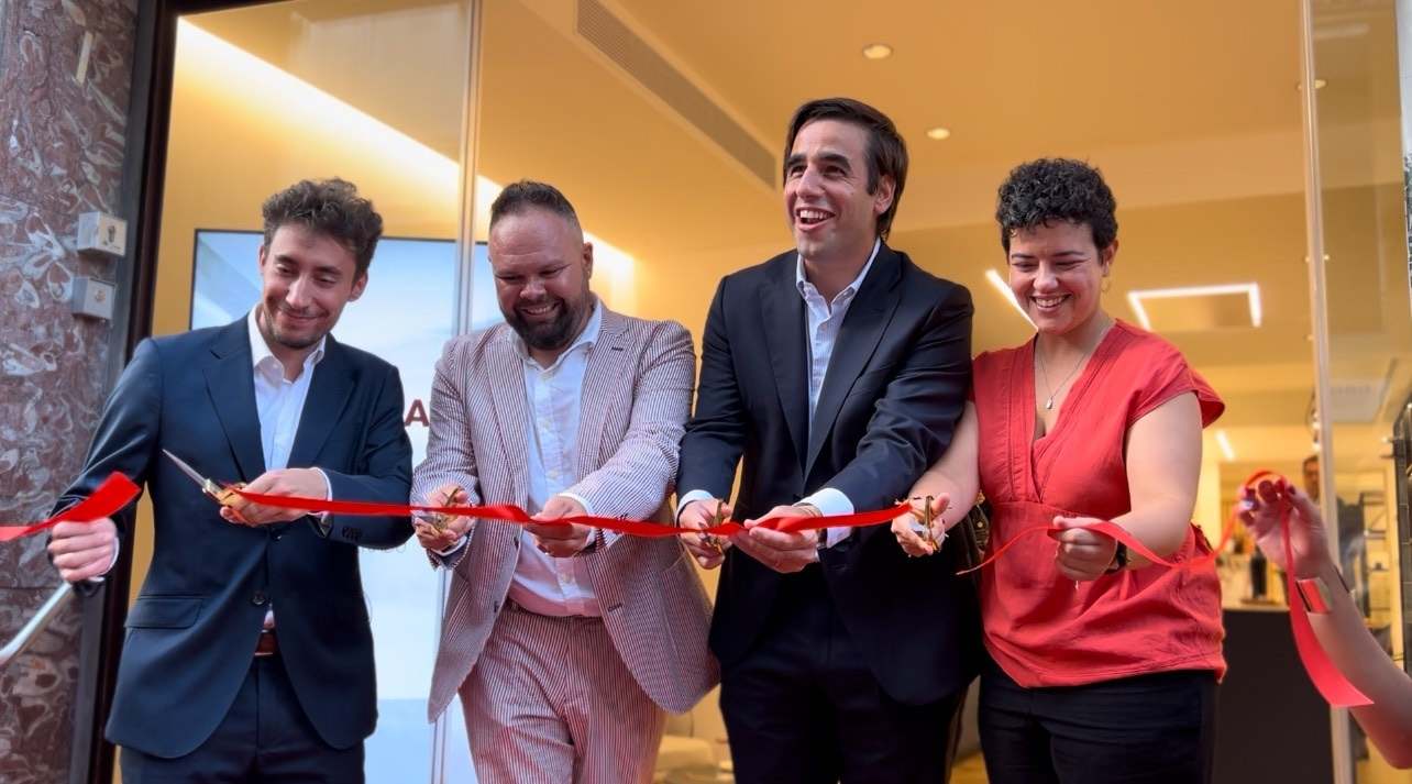 Apertura de una tienda de Aquí tu Reforma. EE