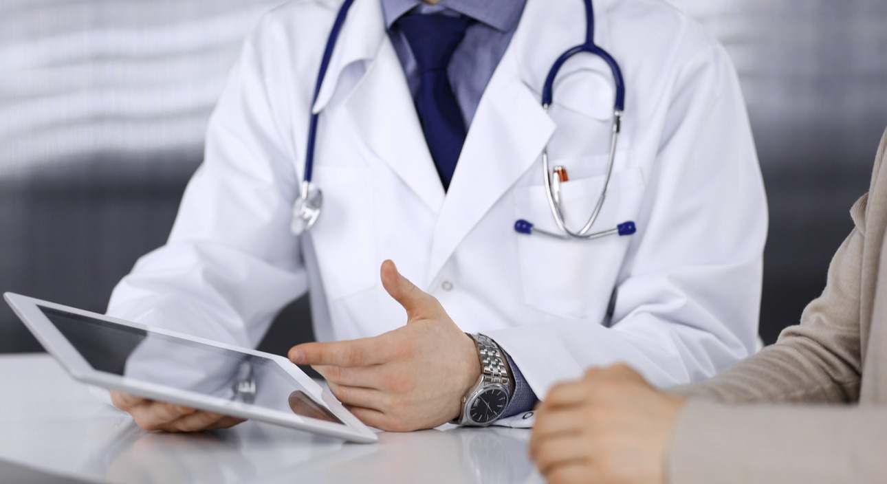Médico en un hospital