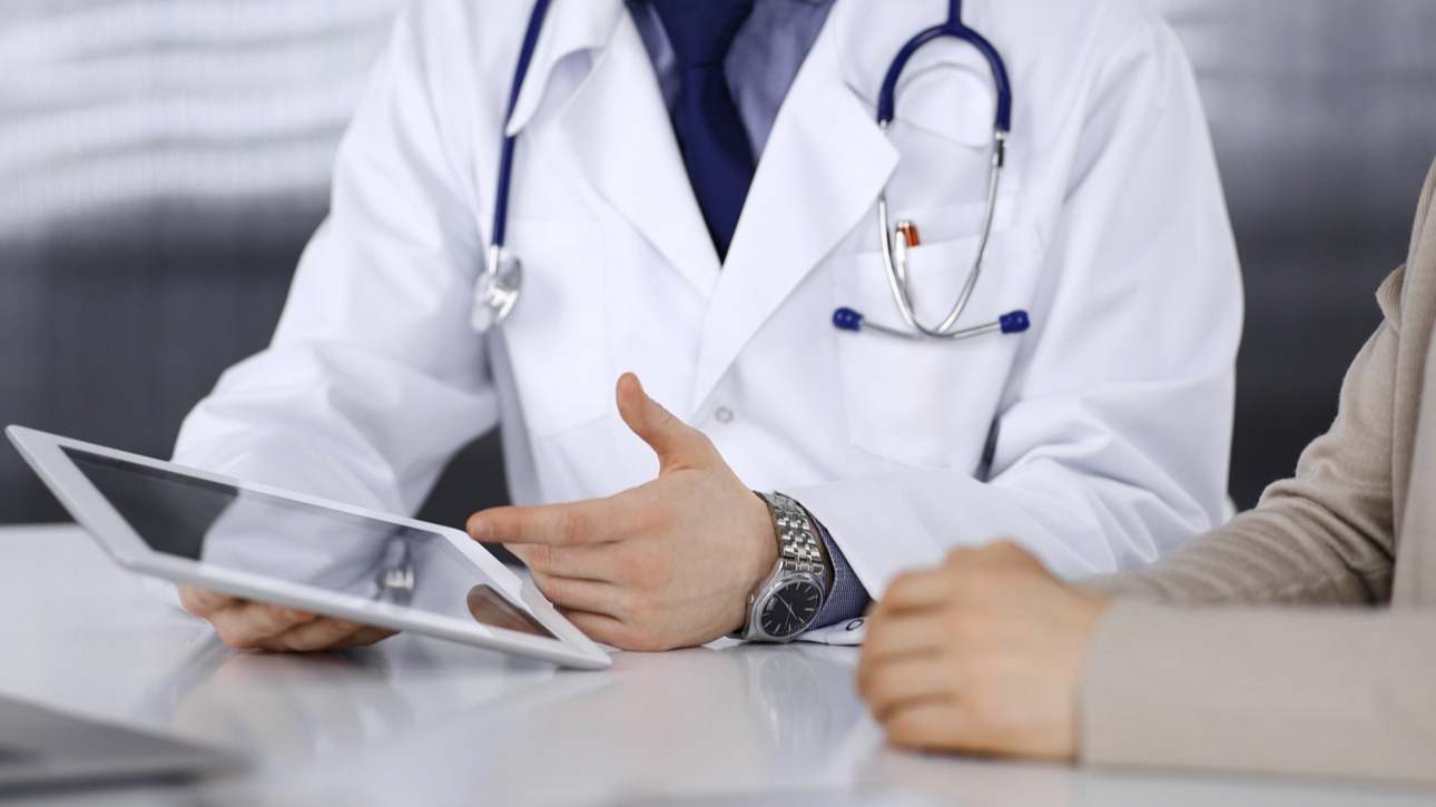 un medico atencion primaria sector publico