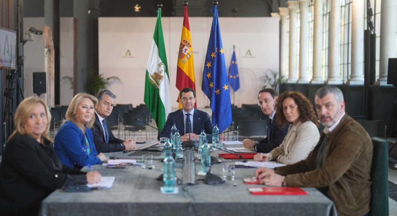 Reunión de Juanma Moreno con agentes económicos y sociales.