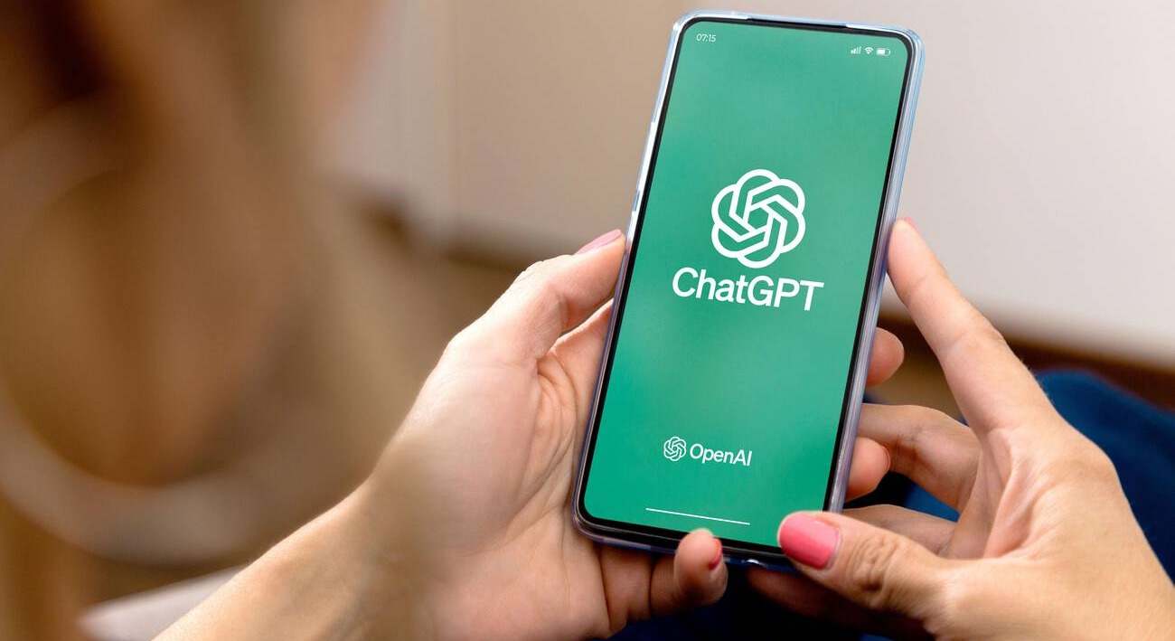 El cambio en ChatGPT para hacer la IA más famosa del mundo disponible para todos