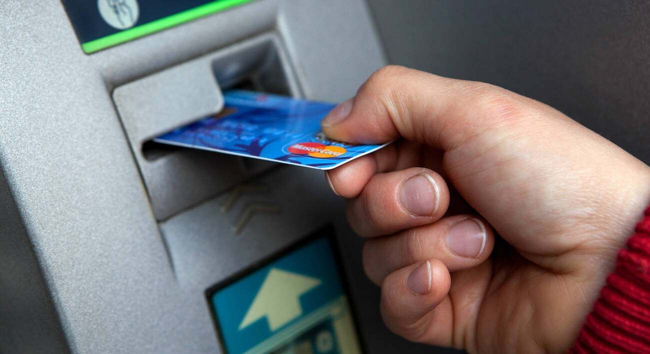 Nunca pidas el recibo en un cajero automático después de sacar dinero: esta es la poderosa razón