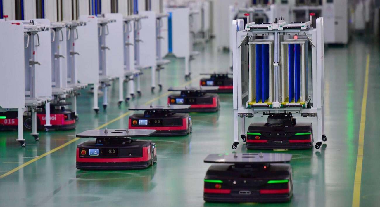 China presenta una fábrica donde todos los trabajadores son robots