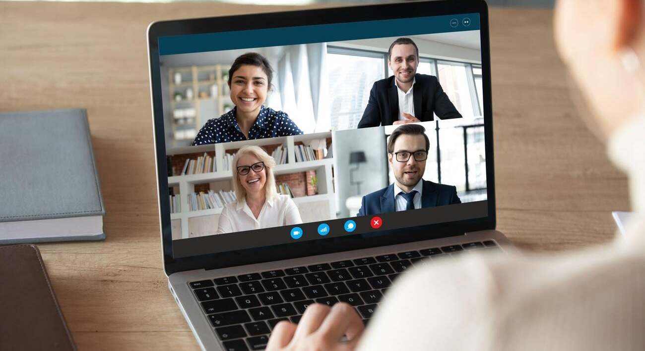 Una empresa indemnizó con 75.000 euros a un teletrabajador después de despedirle por no encender su webcam