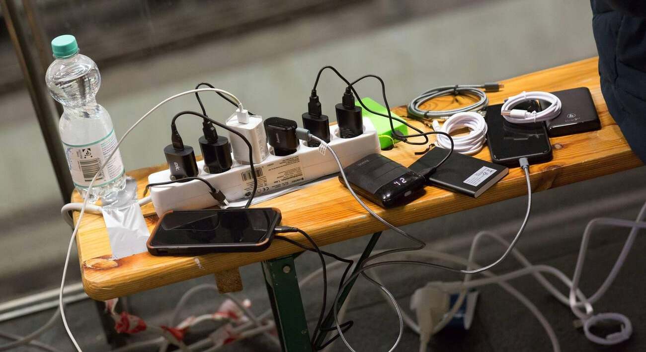 ¿Cómo cargar los dispositivos electrónicos en caso de apagón?