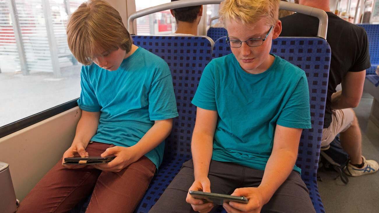 Niños con smartphone