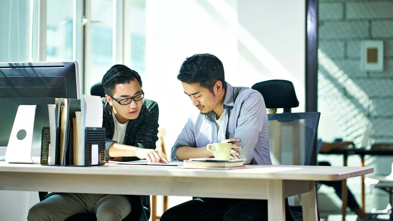 Empleados en una oficina de Japón