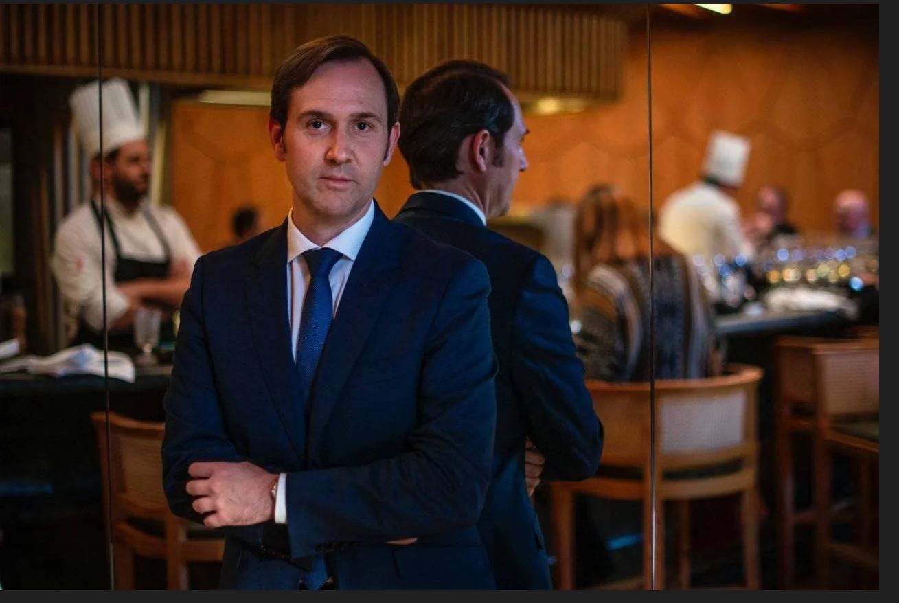 Valerio Carrera, sumiller del restaurante A'Barra. 