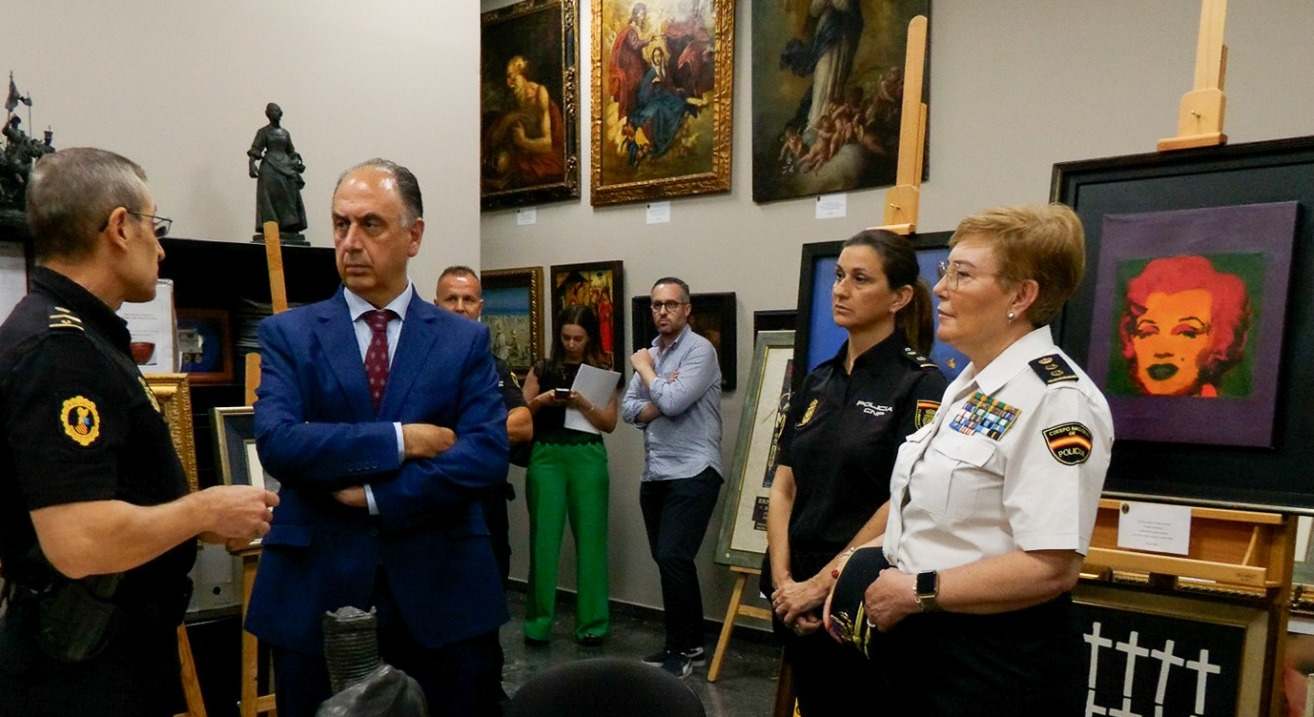 Varios de los cuadros intervenidos.