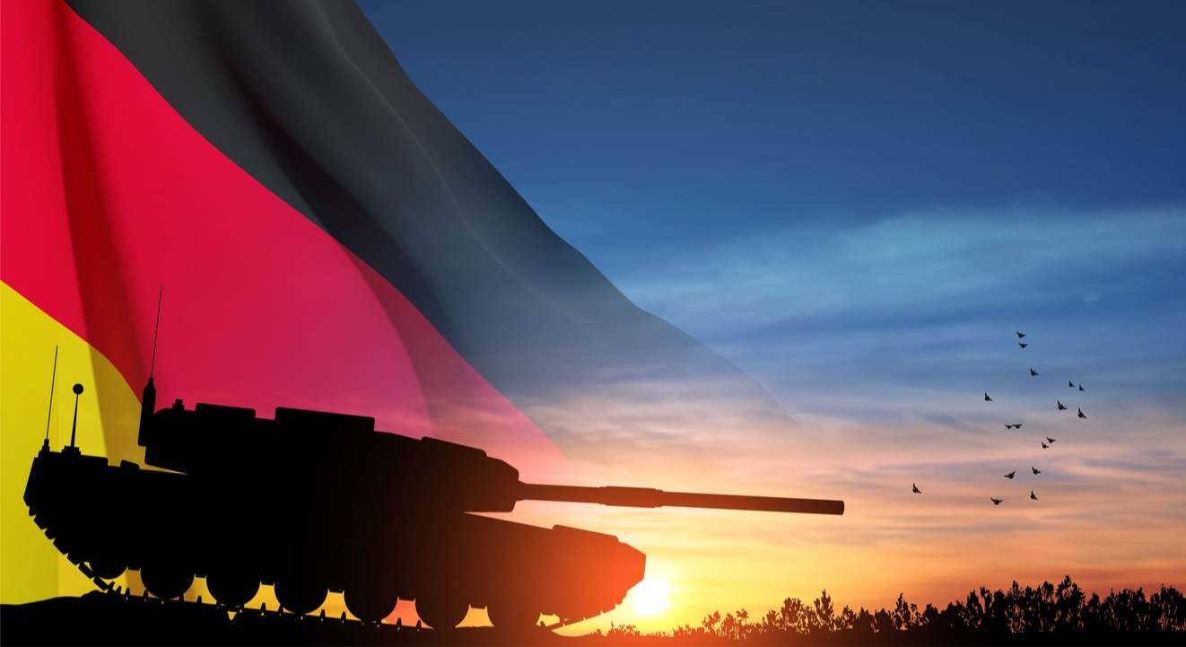 Tanque militar con la bandera de Alemania detrás