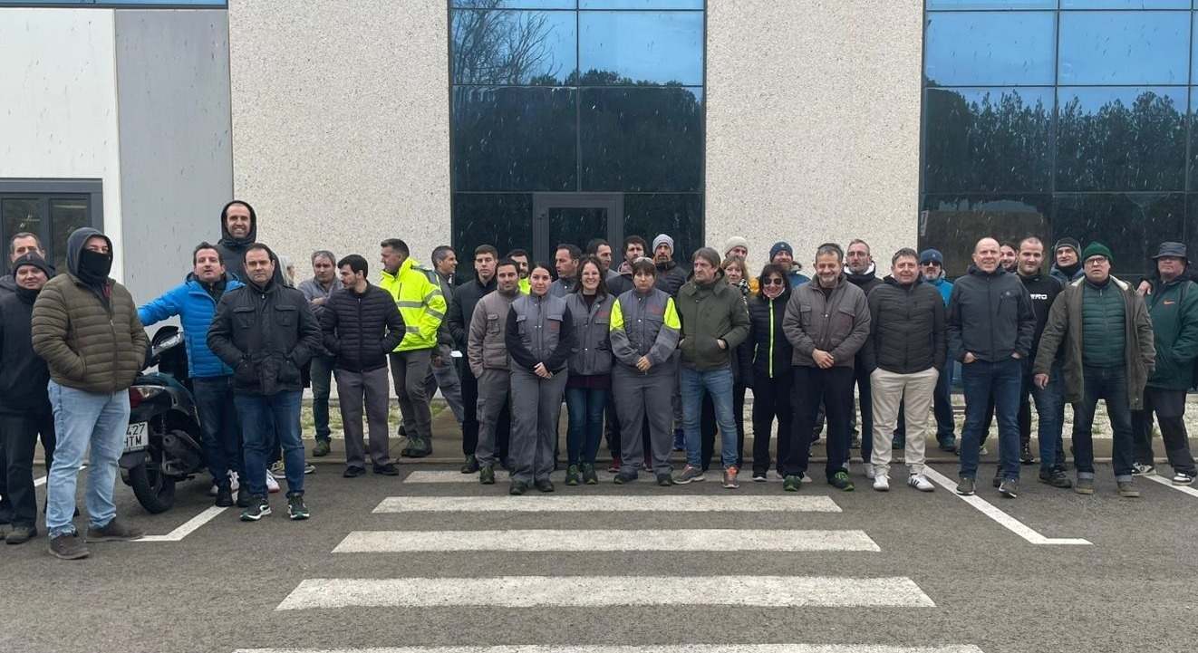 Concentración de trabajadores de Nano Automotive. / Foto: EP