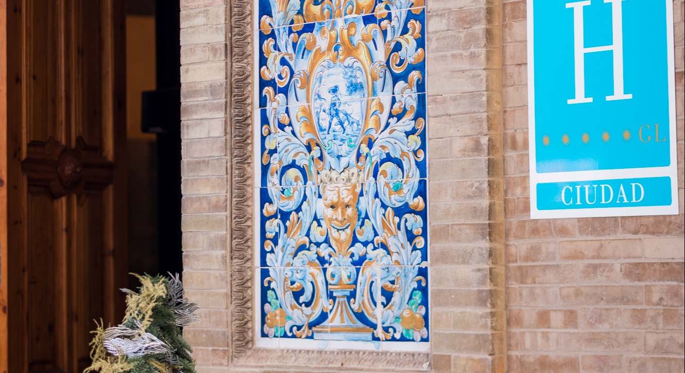 Detalle de la fachada del hotel Cavalta de Sevilla.