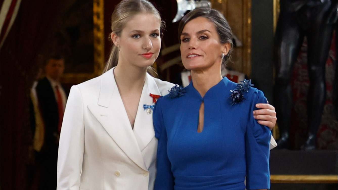 Leonor y Letizia abrazo