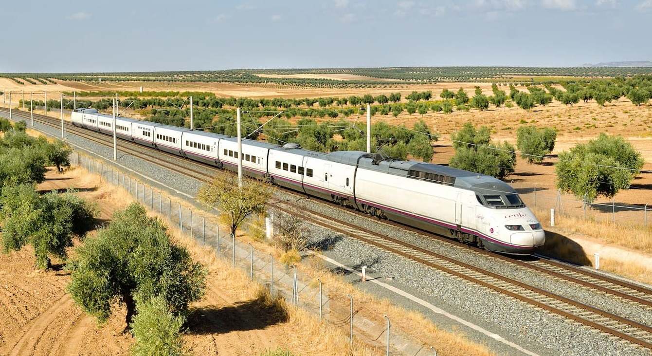 Tren de la serie 100 de Renfe, que opera las conexiones con Francia. / Foto: Cesare Sapienza