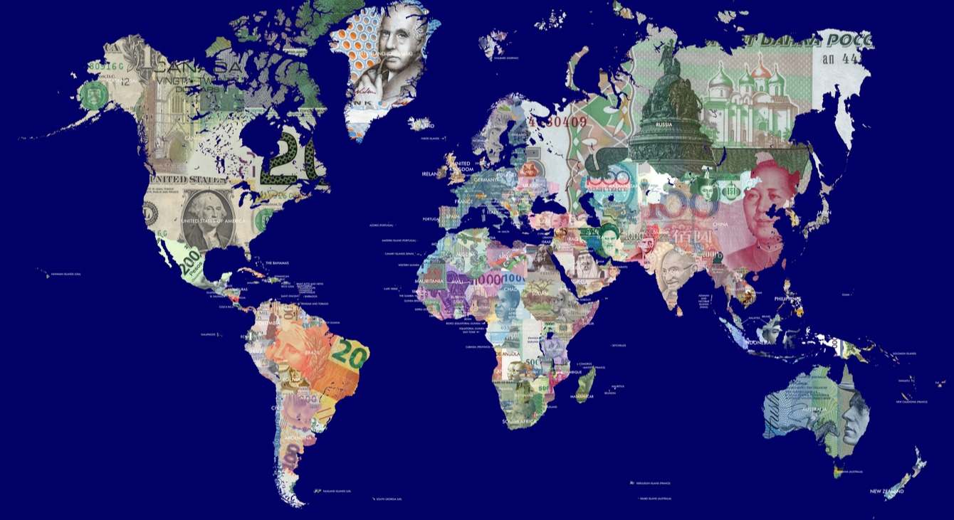 Mapa mundi coloreado con el billete de cada país