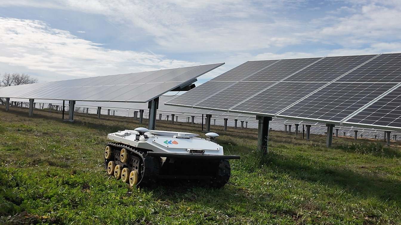 Robot de control de plantas solares