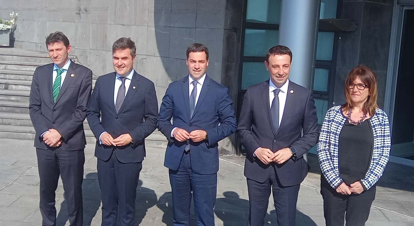 Pradales ha presidido un nuevo encuentro del 'Grupo de Defensa para la Industria'