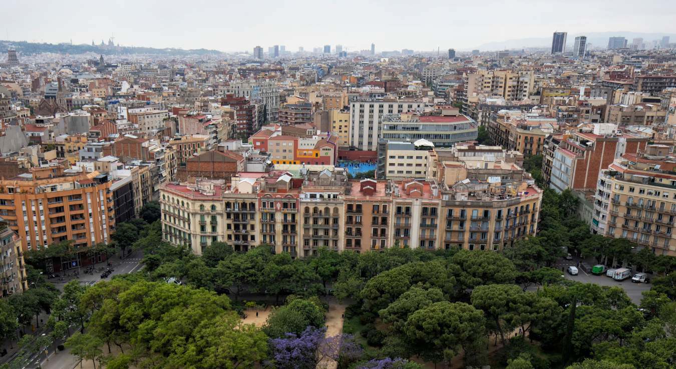 Paisaje urbanístico, con pisos turísticos, en la ciudad de Barcelona. / Foto: iStock