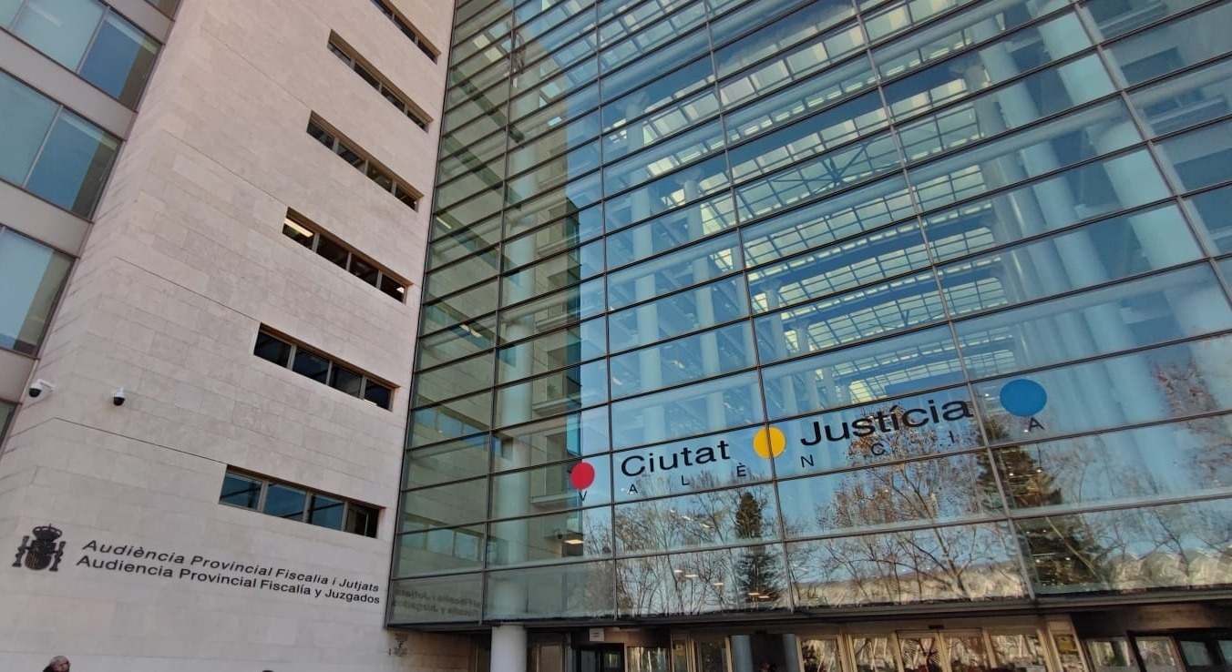 Fachada de la Ciudad de la Justicia de Valencia