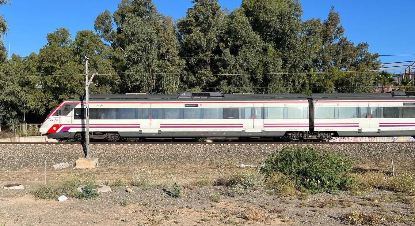 Tren de Cercanías de Renfe en la línea C-1 entre Málaga y Fuengirola. / Europa Press