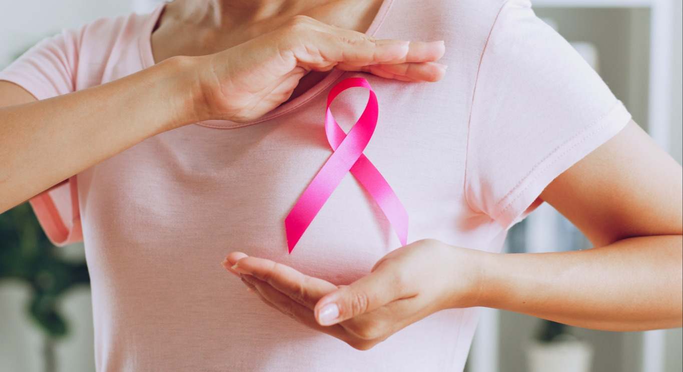 El temor al cáncer de mama y la desinformación hace que a menudo se tomen ciertos mitos como realidades .Descubre la verdad sobre esta enfermedad.