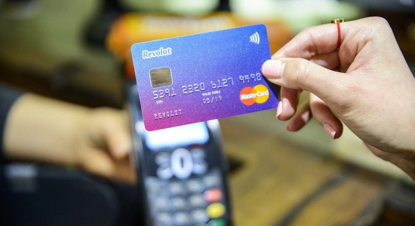 Tarjeta de Revolut. EE