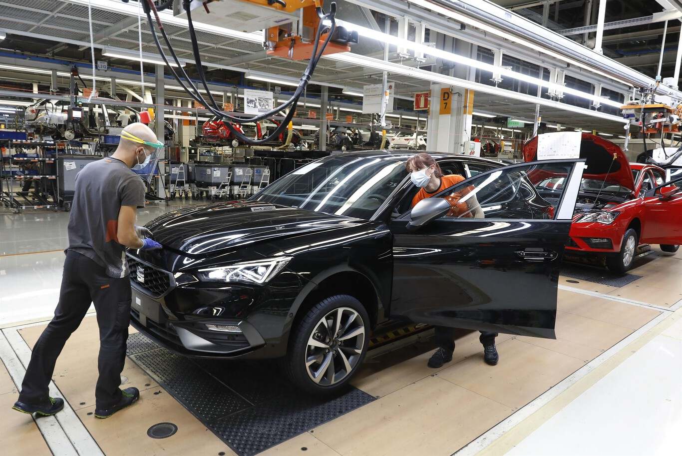 Trabajadores en la fábrica de Seat en Martorell (Barcelona). Ee