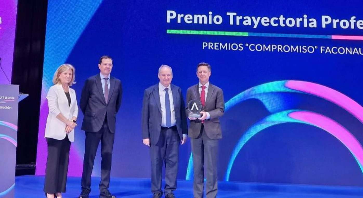 Francisco Galnares, presidente de Syrsa, recibió este año un premio especial a su trayectoria de Faconauto.