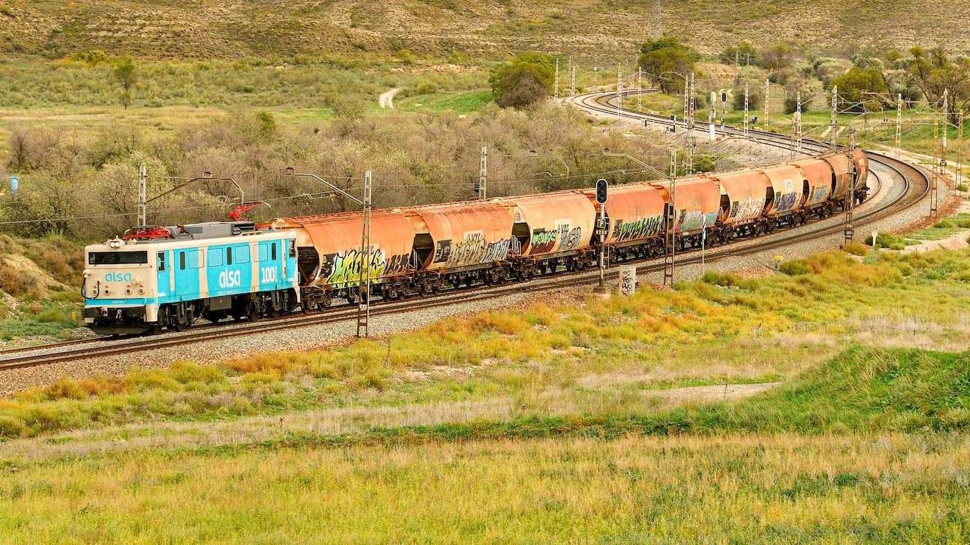 Tráfico de vagones vacíos de Alsa Rail a su paso por Valdemoro. / Autor: Cesare Sapienza