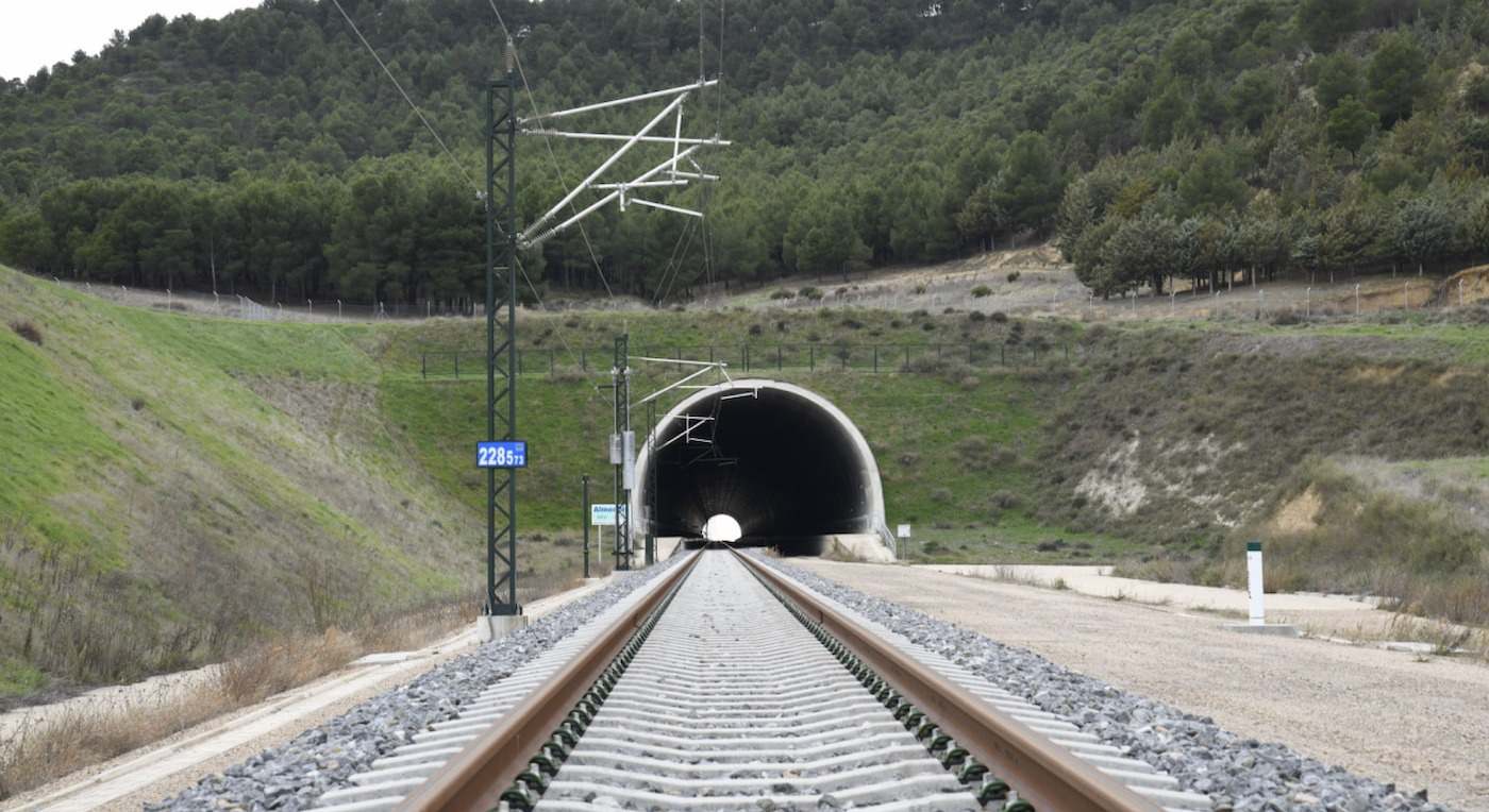 Tunel del Almendro, en la línea de alta velocidad de Burgos. / Foto: Adif