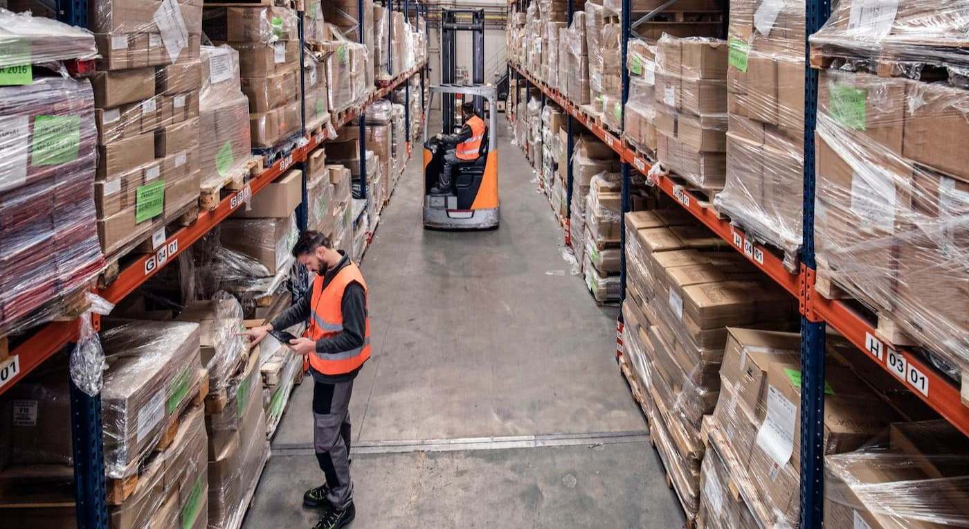 Empresa de paquetería. / EE