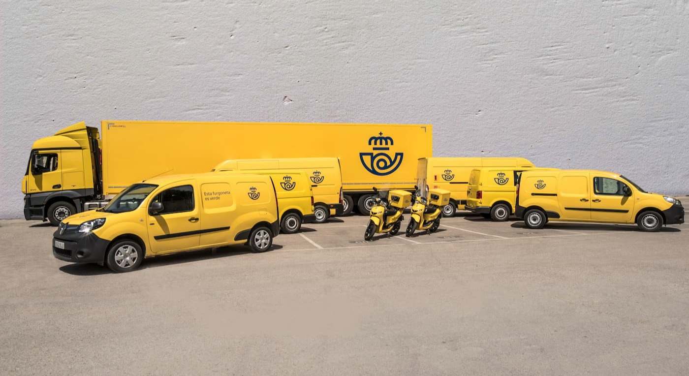 Vehículos de reparto de Correos. / Correos