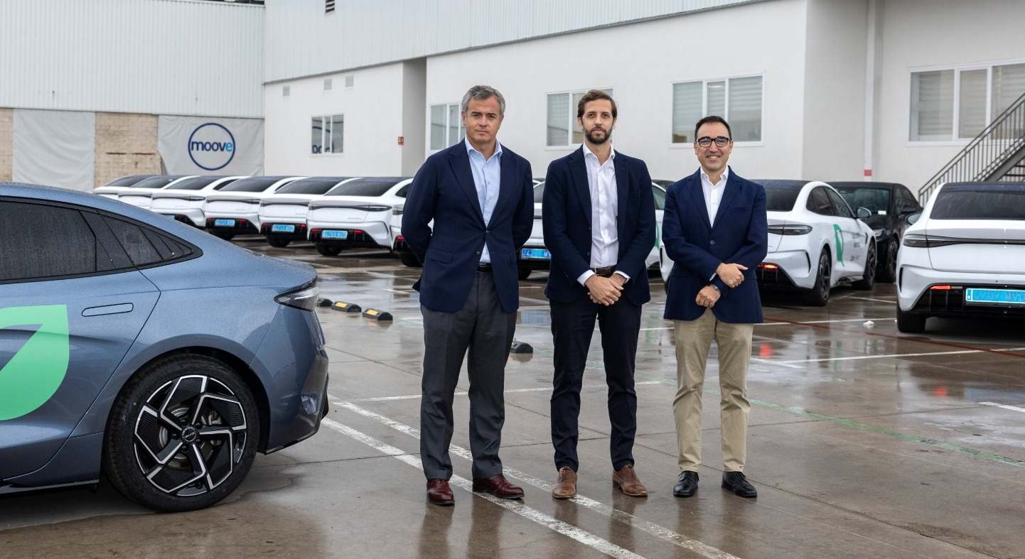 Manuel Puga (CEO de Moove Cars), Felipe Fernández-Aramburu (Director de Uber para España) e Íñigo Trasmonte (Director de Marketing de BYD).