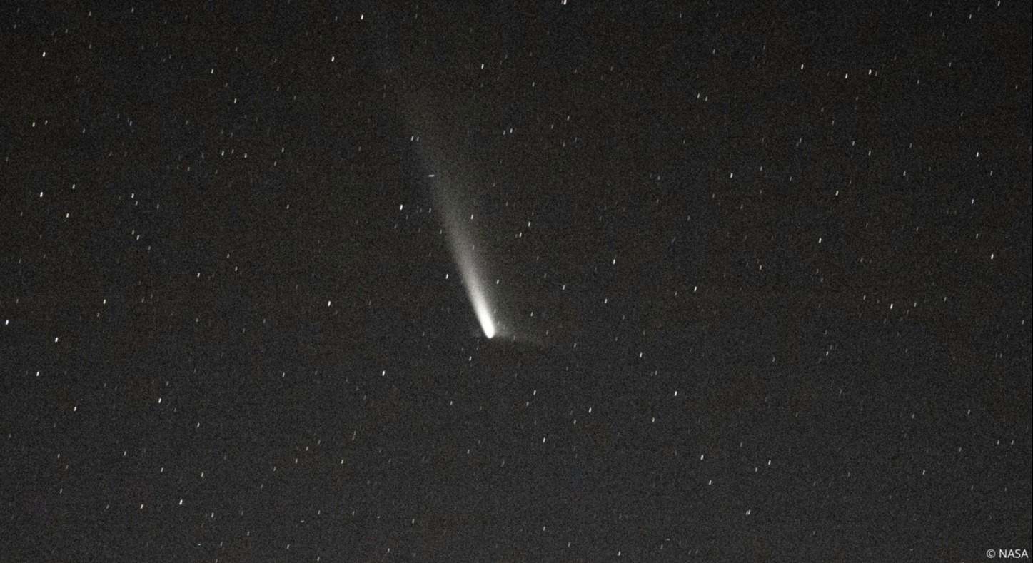 El cometa A3 (Tsuchinshan-ATLAS) fue fotografiado a unos 150 millones de kilómetros de la Tierra por el astronauta de la NASA Matthew Dominick desde la Estación Espacial Internacional - NASA