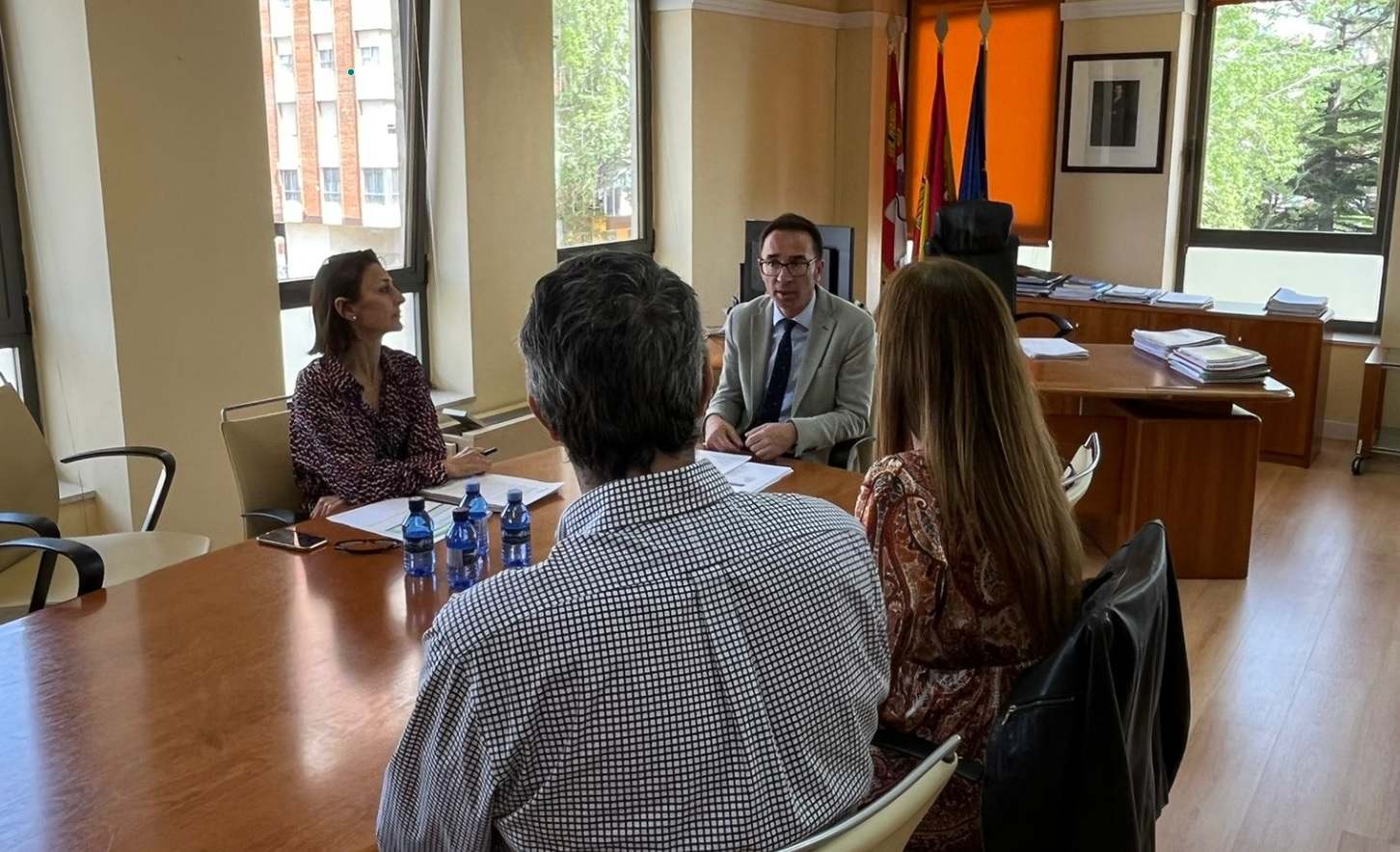 Reunión director general de Trabajo de CyL con Serla