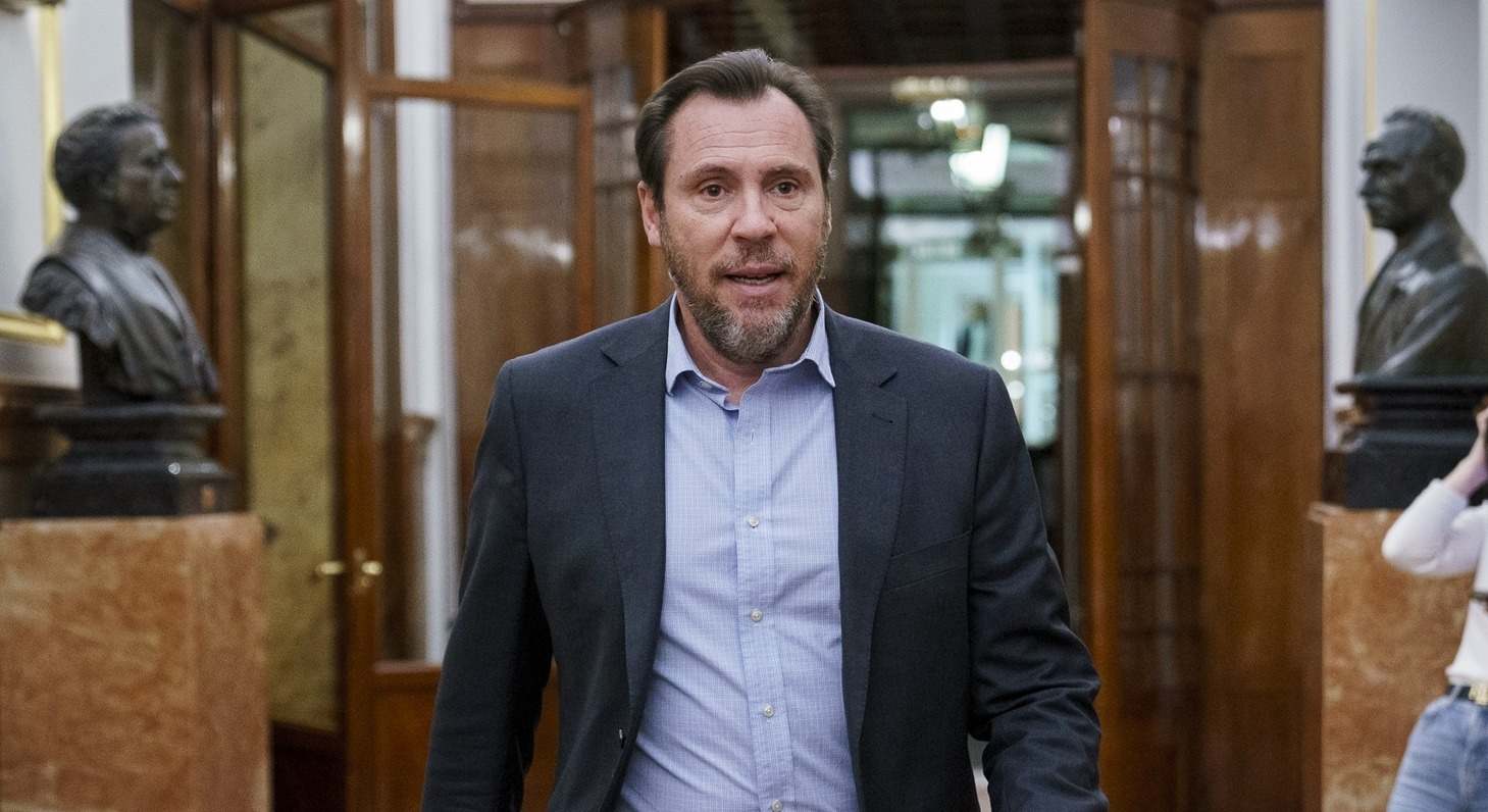 El ministro de Transportes y Movilidad Sostenible, Óscar Puente, a su salida de una sesión plenaria en el Congreso de los Diputados