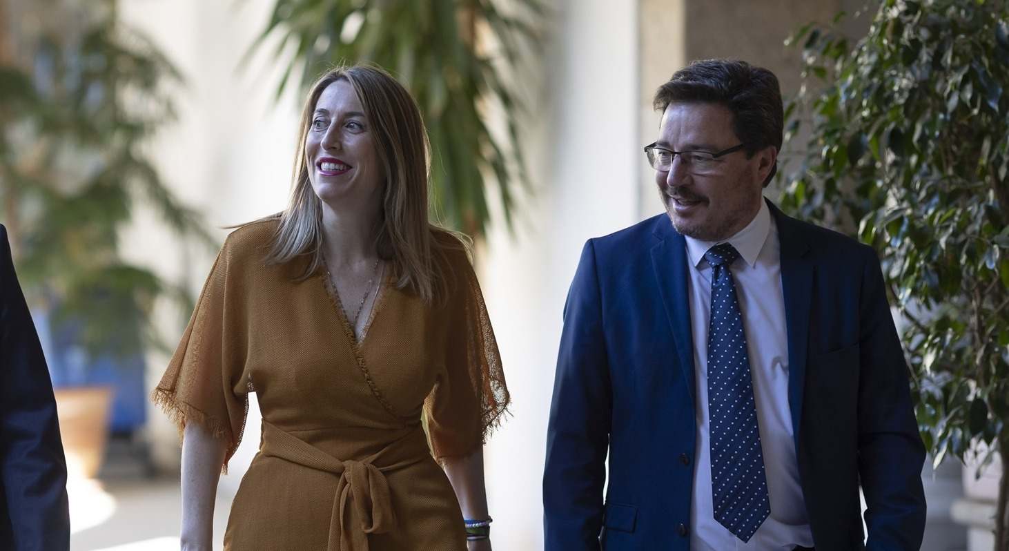 María Guardiola, junto a Guillermo Santamaría