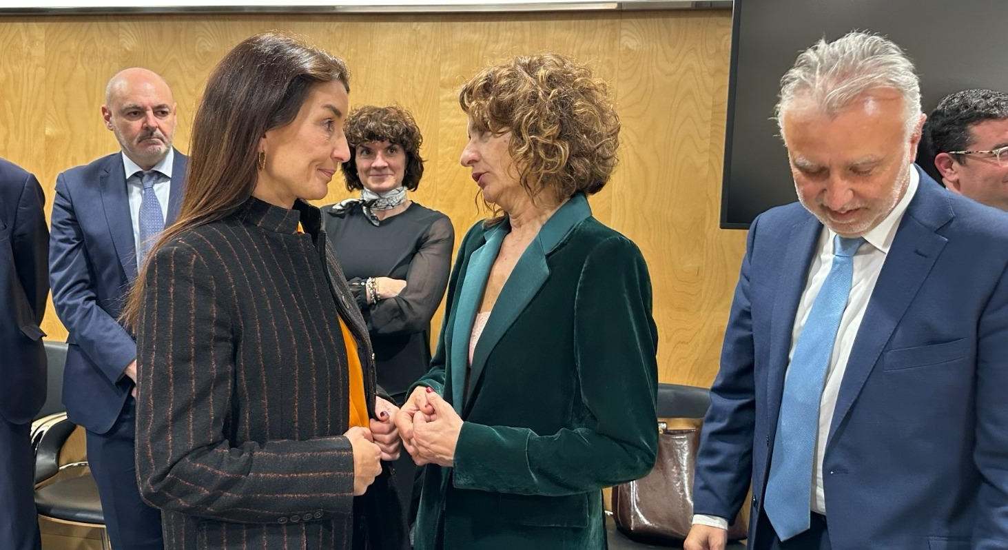 La consellera Ruth Merino y la vicepresidenta María Jesús Montero.