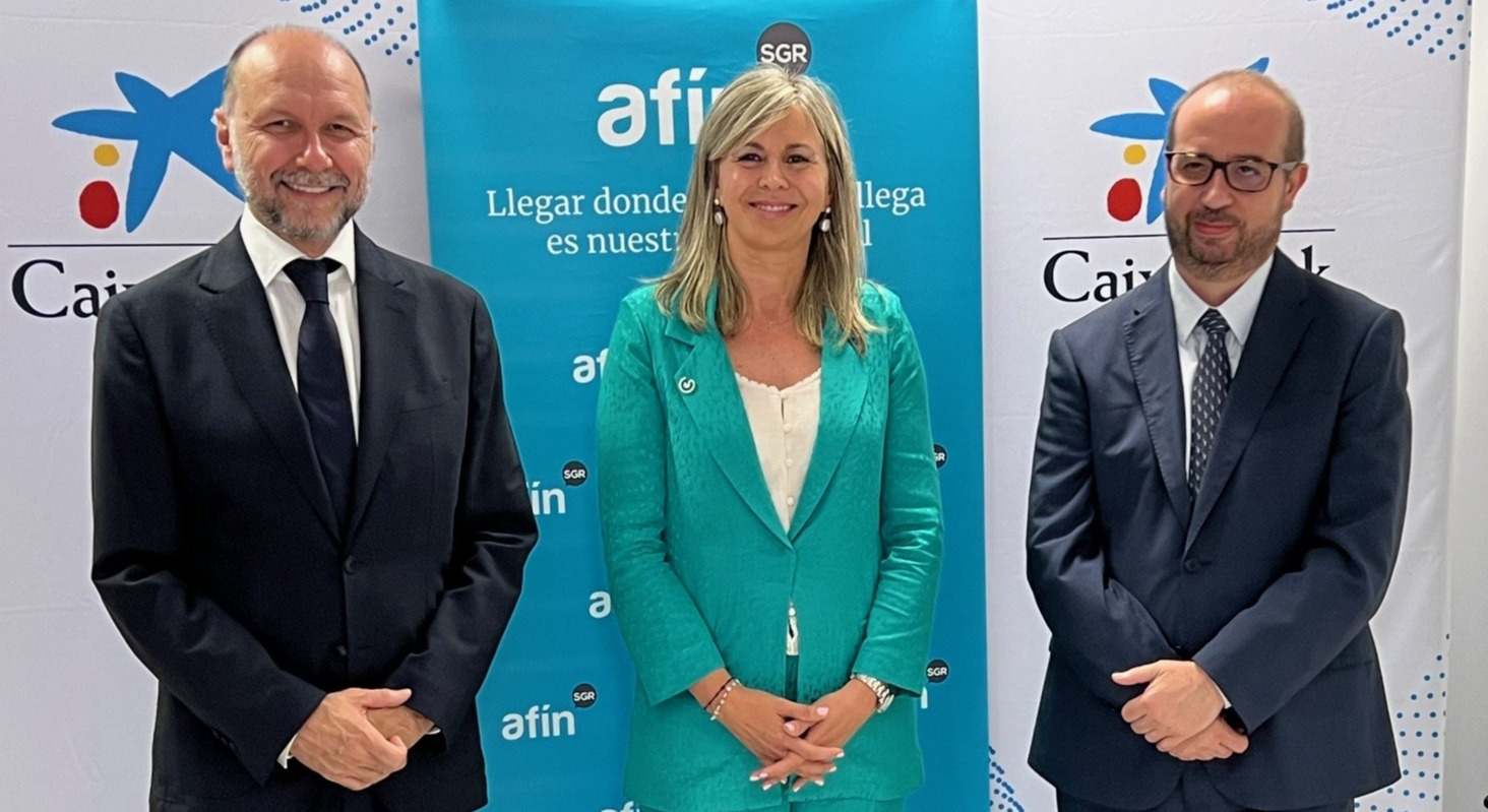 Los responsables de IVF, CaixaBank y AfínSGR.