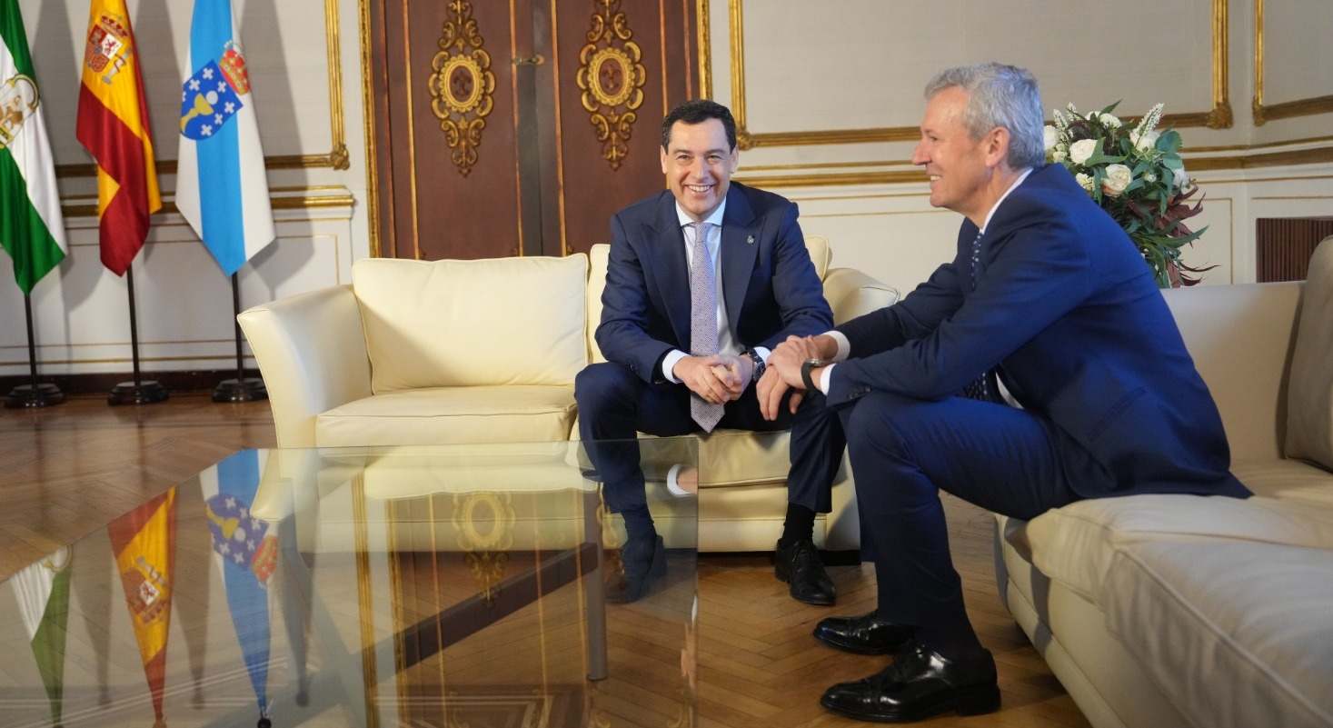 Alfonso Rueda y Juanma Moreno en el Palacio de San Telmo.