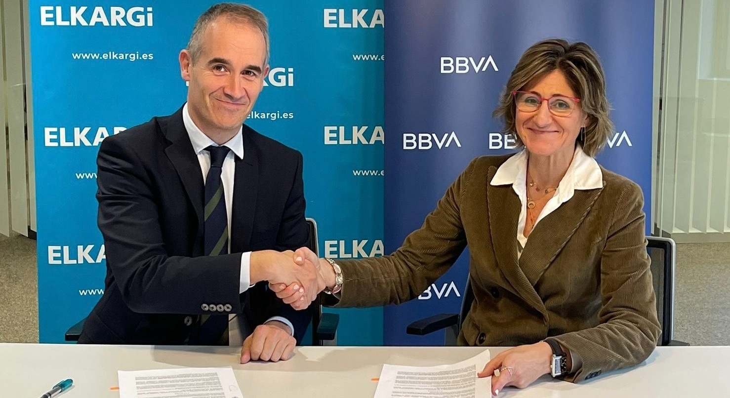 Zenón Vázquez, director general de Elkargi, Marta Alonso, directora territorial Norte de BBVA.