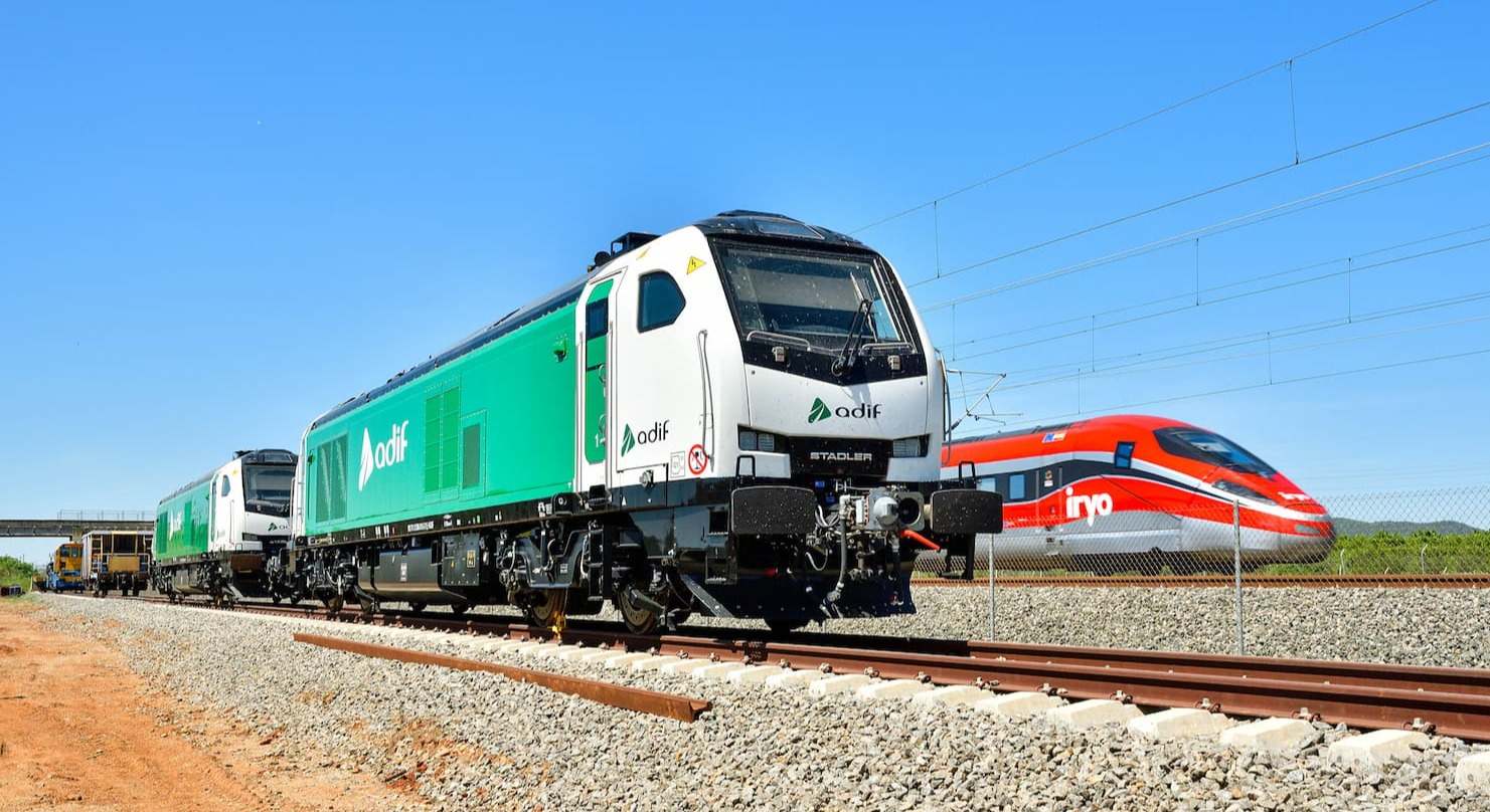 Locomotoras de Adif y un tren de Iryo en la base de Hornachuelos (Córdoba). / Cesare Sapienza