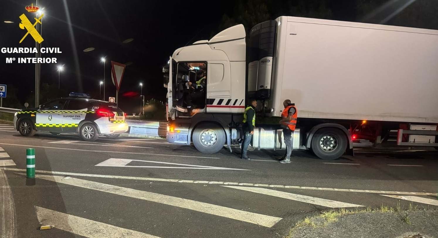 Detenido un camionero en búsqueda y captura tras ser interceptado circulando a 168 km/h entre Santiago y Noia