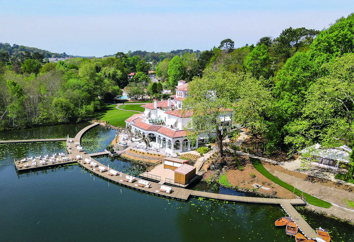 Imagen-Brindos-Lac-_-Chateau-Anglet-Exterieur-1-Mathilde-Ranchon.jpg
