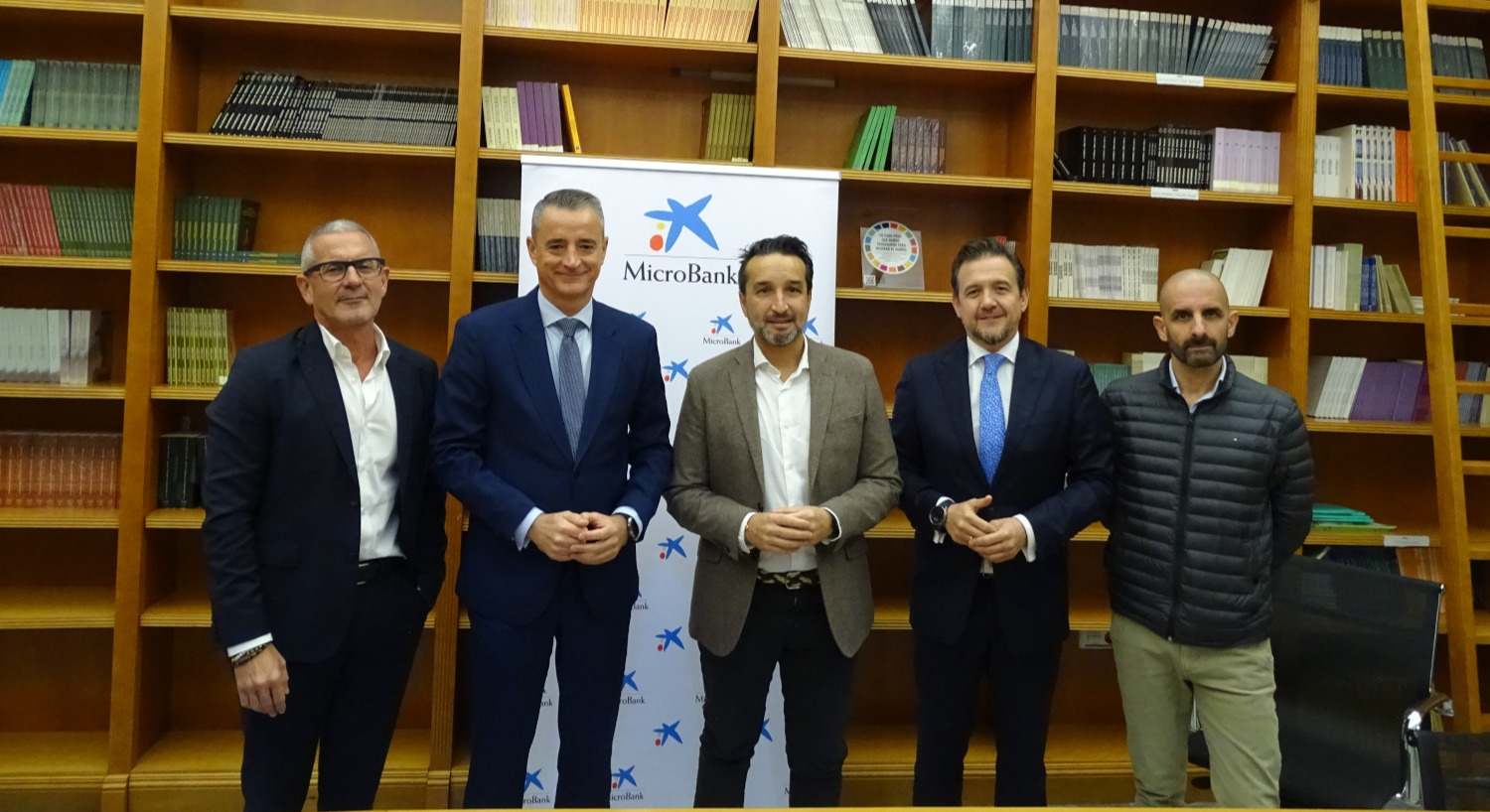 La diputación de Badajoz y MicroBank firman un convenio de colaboración
