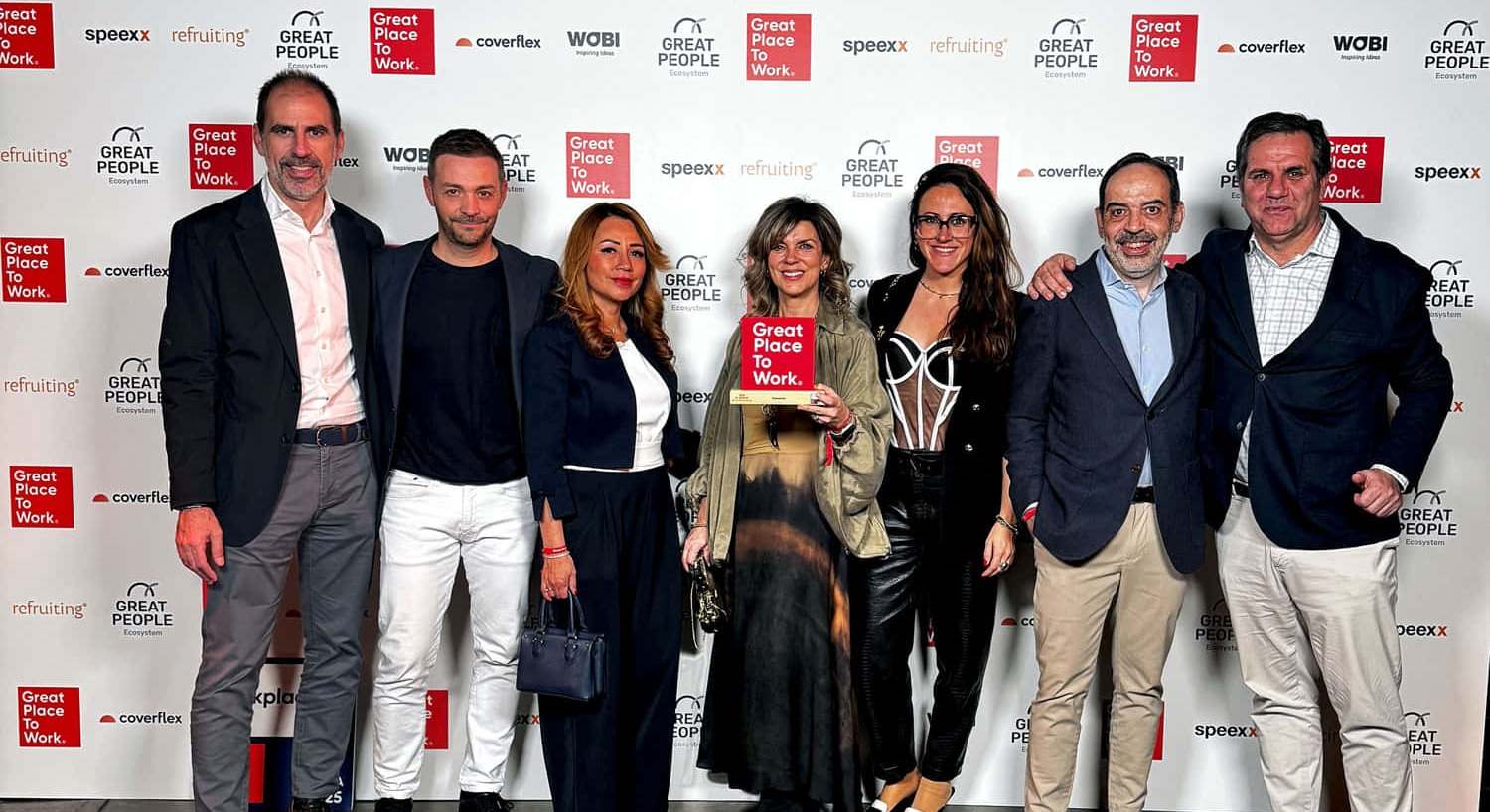 Miembros de Conversia durante la entrega de premios Best Workplaces España 2025. / Conversia