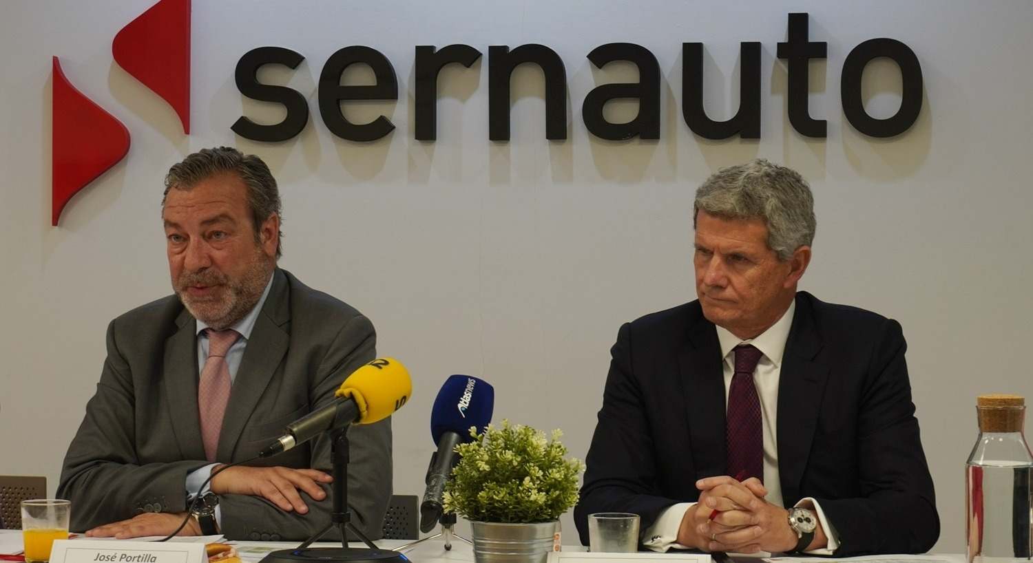 El director general de Sernauto, José Portilla y el presidente de la patronal, Francisco J. Riberas