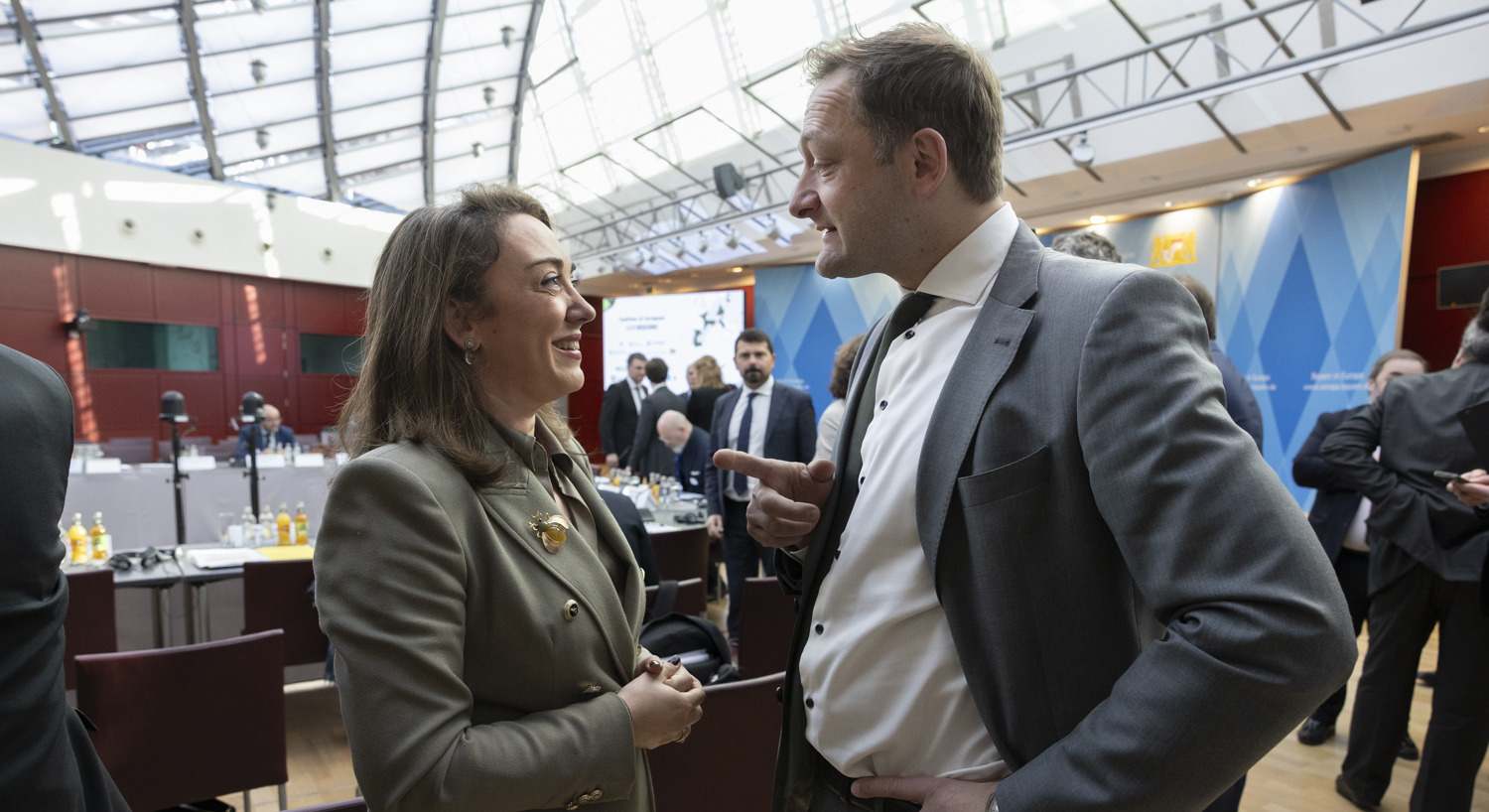 La consejera de Agricultura de CyL con el comisario de Agricultura